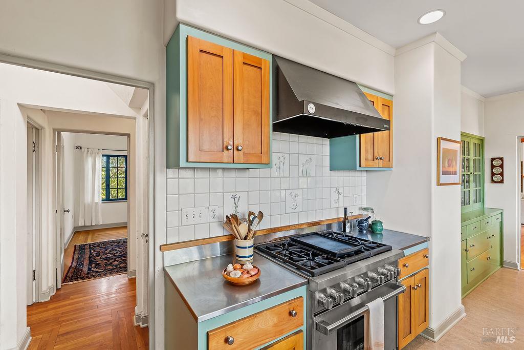 Detail Gallery Image 16 of 72 For 1212 N Fitch Mountain Rd, Healdsburg,  CA 95448 - 5 Beds | 3 Baths