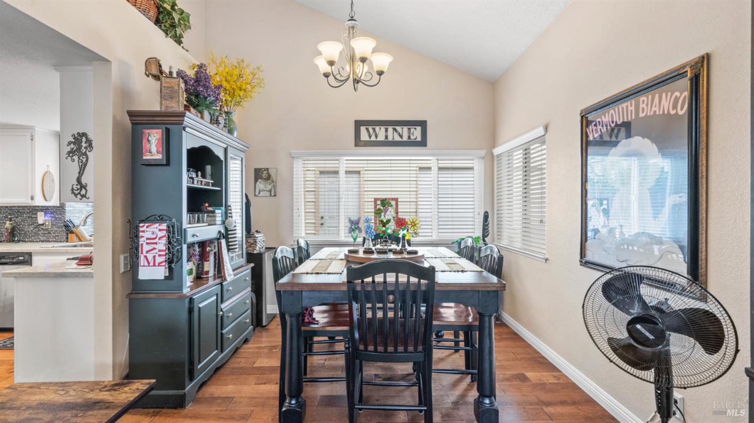 Detail Gallery Image 14 of 72 For 606 Sunnyvale Pl, Vacaville,  CA 95687 - 5 Beds | 2/1 Baths