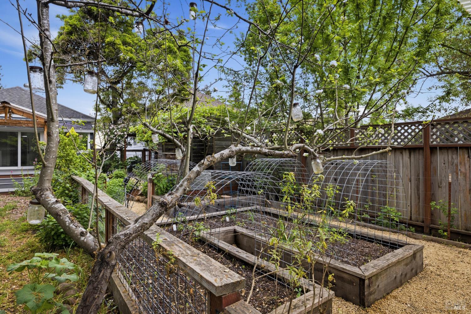 Detail Gallery Image 25 of 41 For 640 Charles St, Santa Rosa,  CA 95404 - 2 Beds | 1 Baths