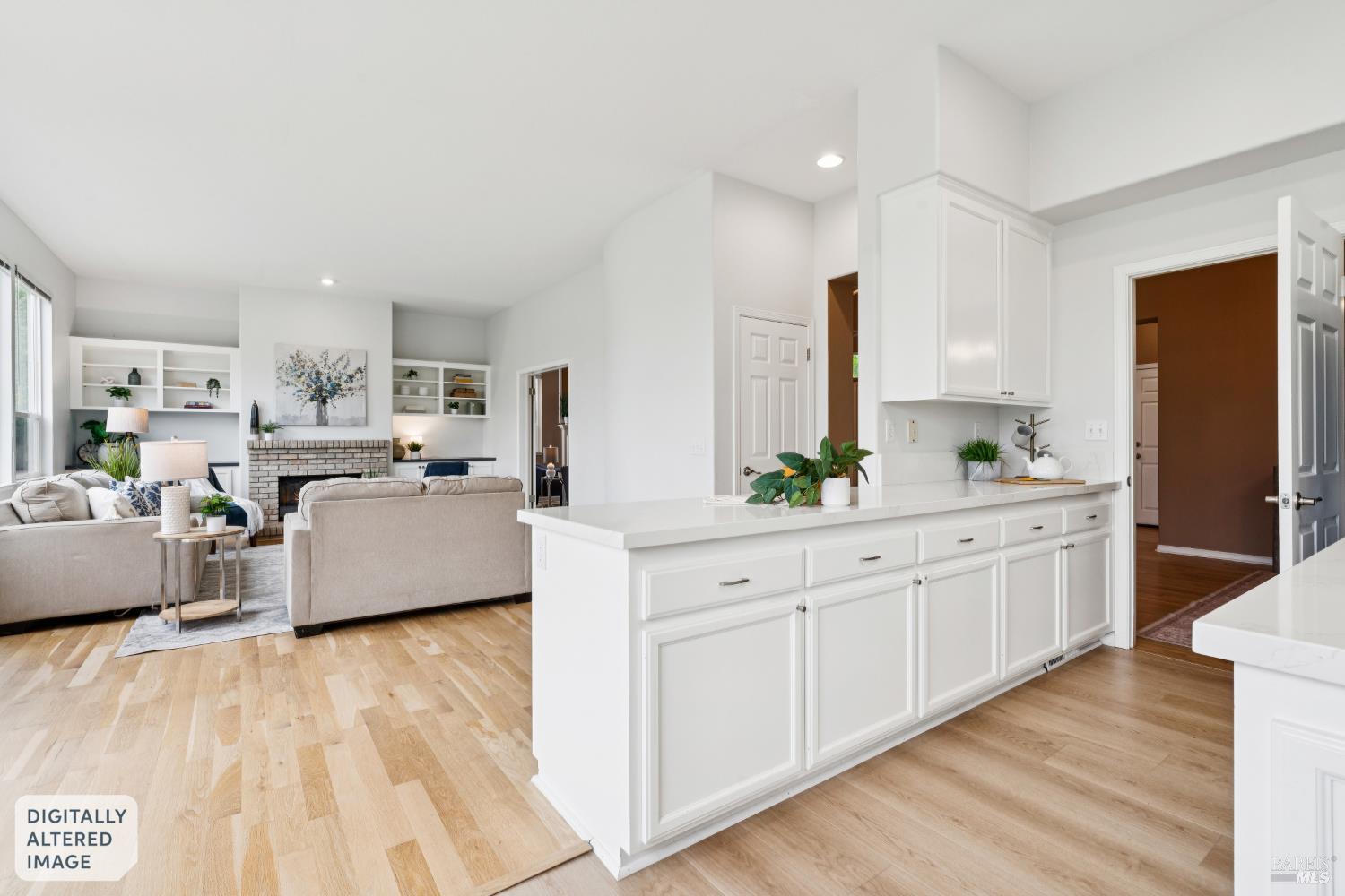 Detail Gallery Image 10 of 49 For 2147 Falcon Ridge Dr, Petaluma,  CA 94954 - 5 Beds | 2/1 Baths