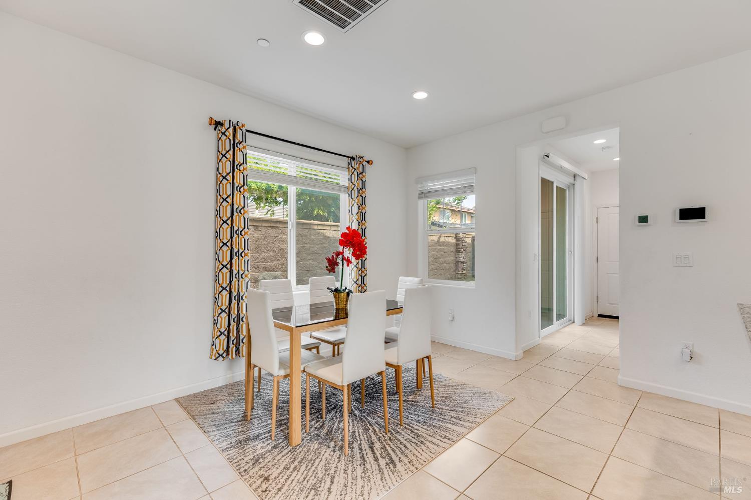 Detail Gallery Image 10 of 64 For 543 Vega Way, Vacaville,  CA 95687 - 3 Beds | 2/1 Baths