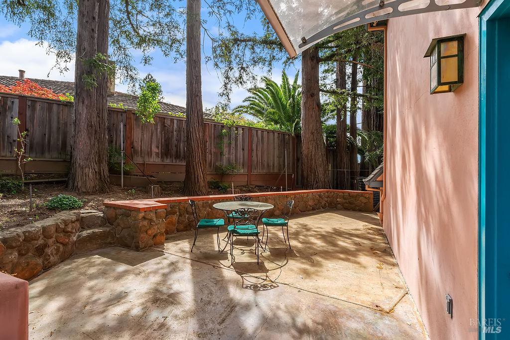 Detail Gallery Image 51 of 72 For 1212 N Fitch Mountain Rd, Healdsburg,  CA 95448 - 5 Beds | 3 Baths