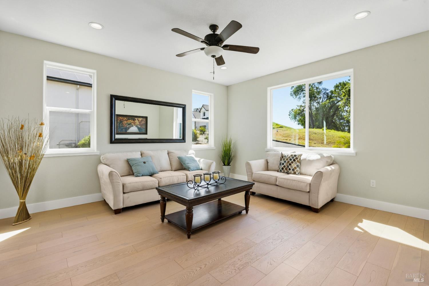 Detail Gallery Image 5 of 57 For 400 Tehuacan Rd, Ukiah,  CA 95482 - 4 Beds | 3 Baths