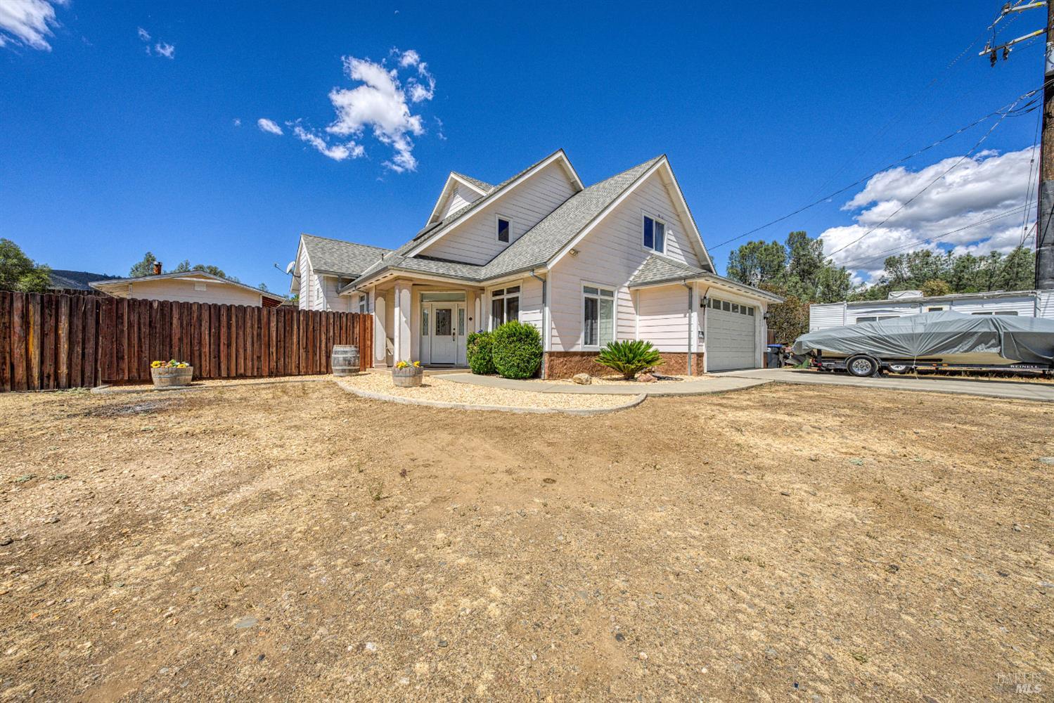 Detail Gallery Image 3 of 55 For 2920 Meadow Creek Rd, Clearlake Oaks,  CA 95423 - 3 Beds | 2 Baths