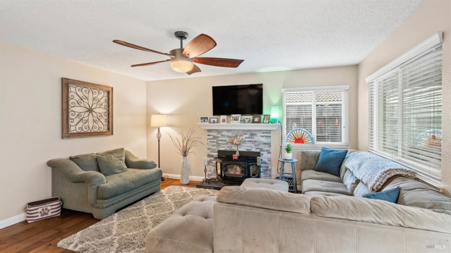 Detail Gallery Image 22 of 72 For 606 Sunnyvale Pl, Vacaville,  CA 95687 - 5 Beds | 2/1 Baths