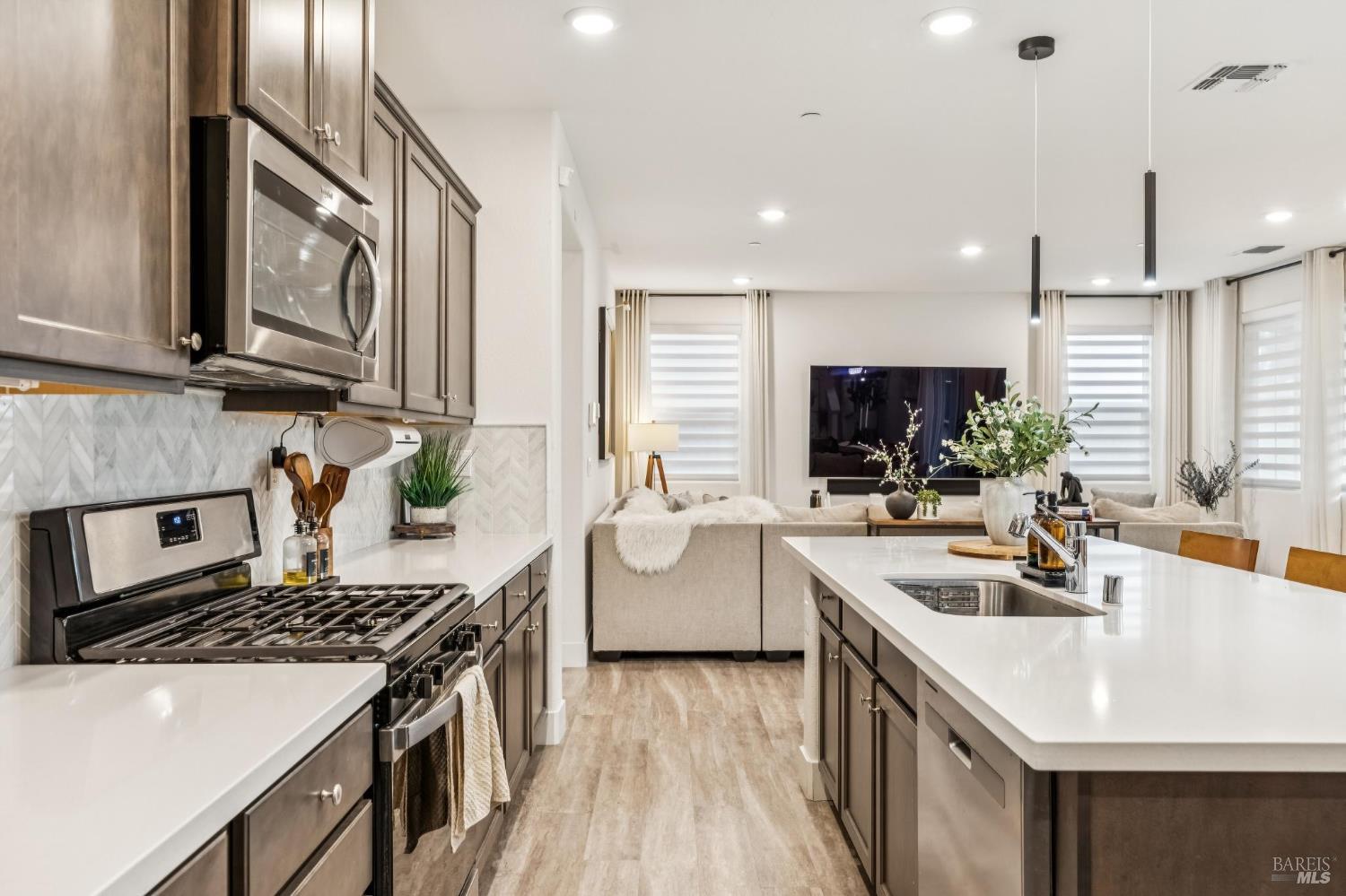 Detail Gallery Image 14 of 52 For 2919 Shaver St, Fairfield,  CA 94533 - 4 Beds | 3 Baths