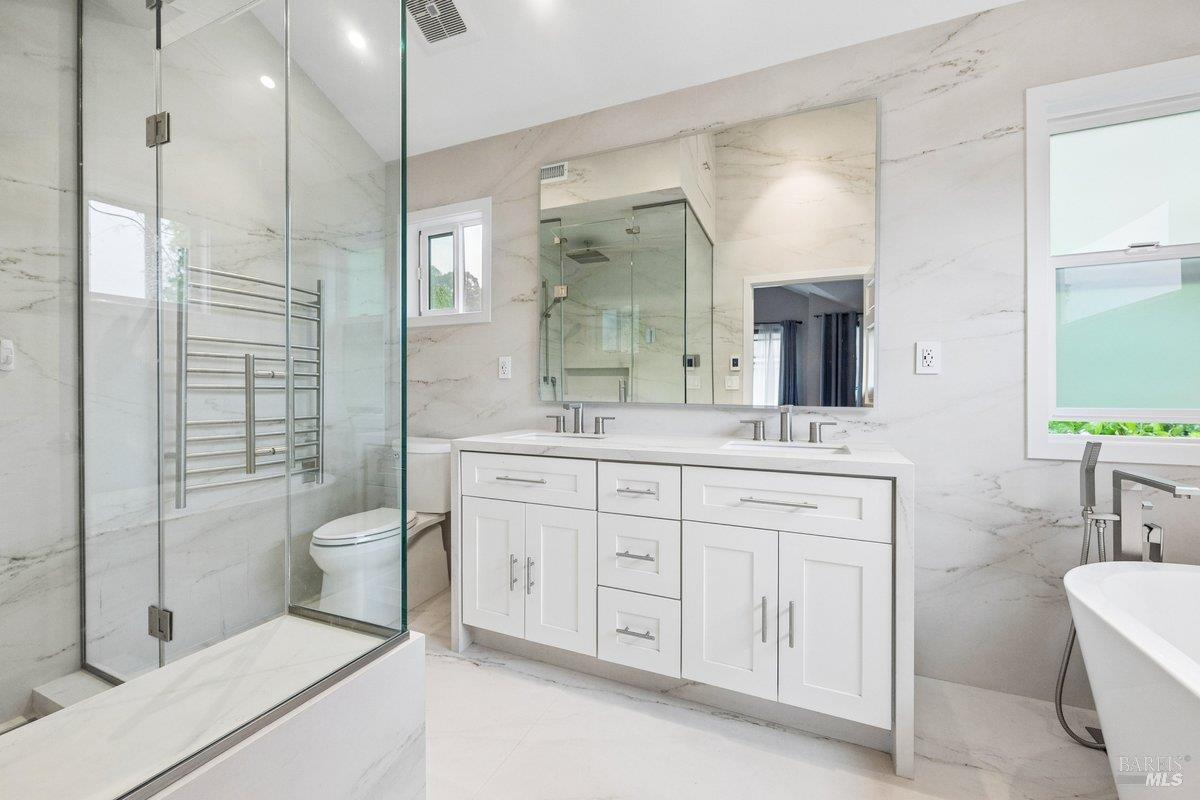 Detail Gallery Image 8 of 14 For 4 Courtney Ln, Mill Valley,  CA 94941 - 3 Beds | 2/1 Baths