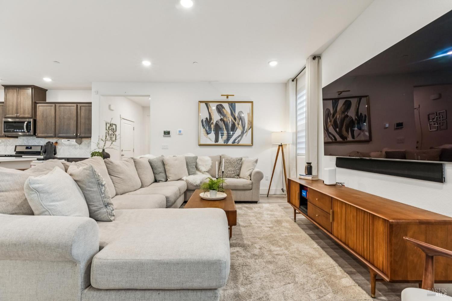 Detail Gallery Image 7 of 52 For 2919 Shaver St, Fairfield,  CA 94533 - 4 Beds | 3 Baths