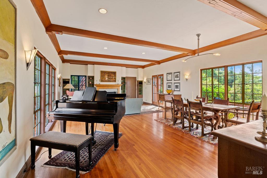 Detail Gallery Image 4 of 72 For 1212 N Fitch Mountain Rd, Healdsburg,  CA 95448 - 5 Beds | 3 Baths