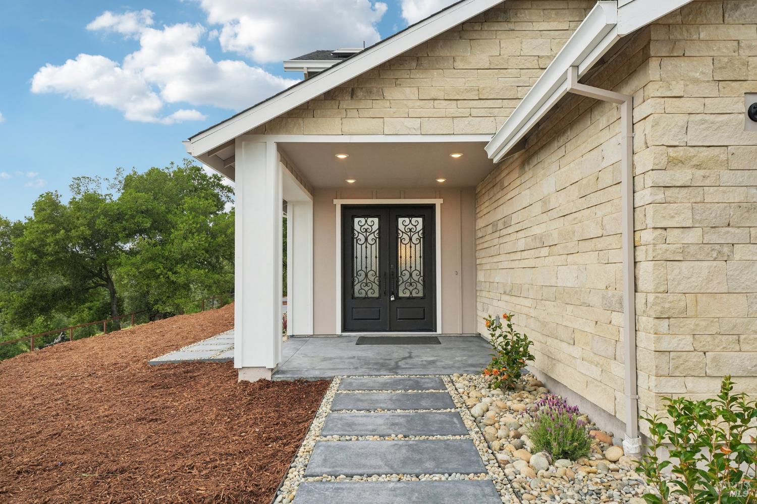 Detail Gallery Image 7 of 80 For 5663 Crystal Dr, Santa Rosa,  CA 95404 - 5 Beds | 3/1 Baths