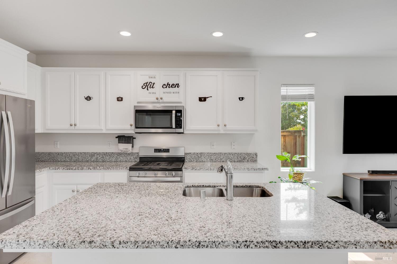 Detail Gallery Image 6 of 64 For 543 Vega Way, Vacaville,  CA 95687 - 3 Beds | 2/1 Baths