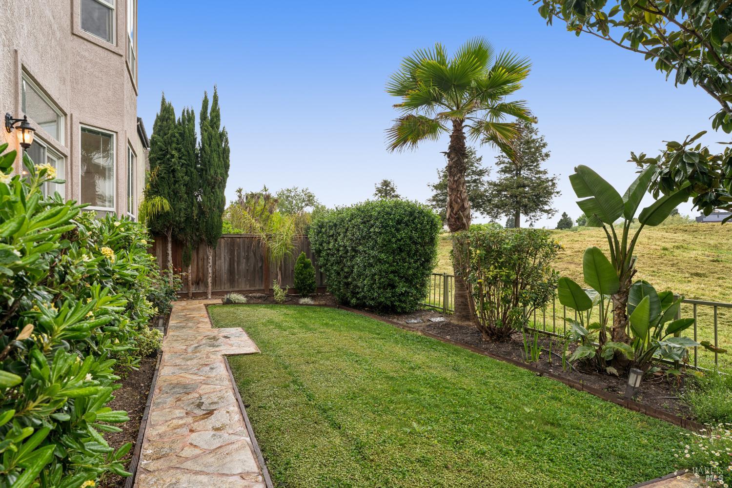 Detail Gallery Image 39 of 49 For 2147 Falcon Ridge Dr, Petaluma,  CA 94954 - 5 Beds | 2/1 Baths