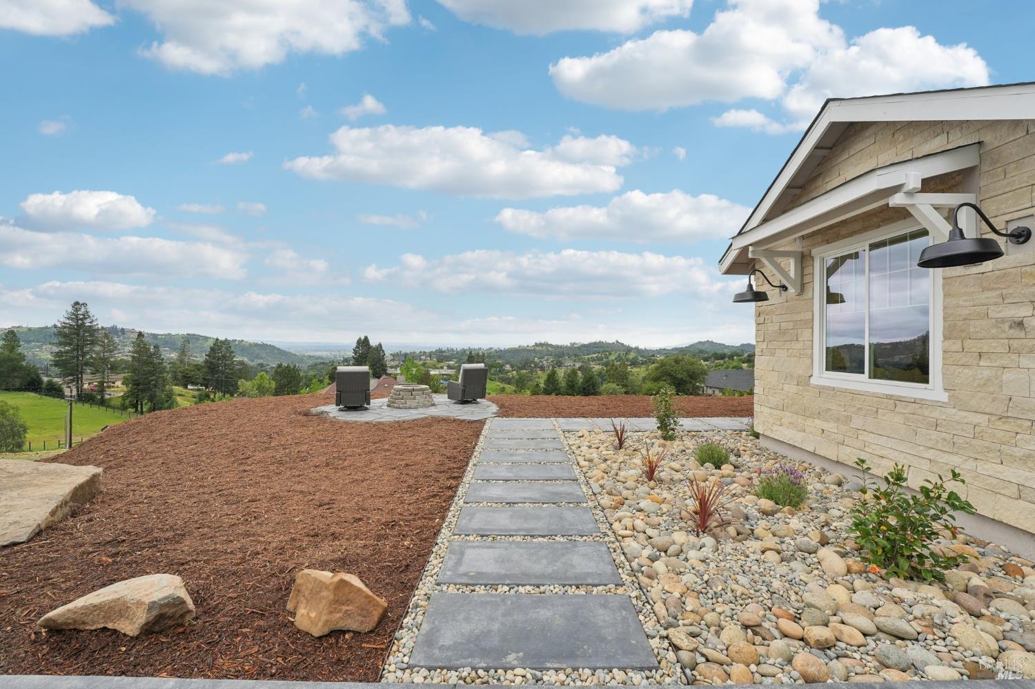 Detail Gallery Image 5 of 80 For 5663 Crystal Dr, Santa Rosa,  CA 95404 - 5 Beds | 3/1 Baths