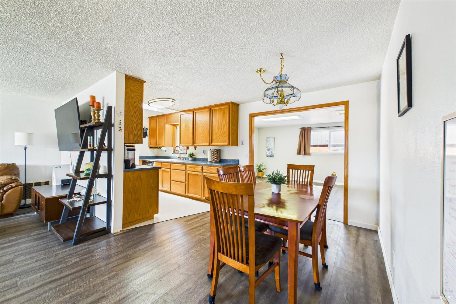 Detail Gallery Image 10 of 40 For 2393 Ohio St, Eureka,  CA 95501 - 3 Beds | 2 Baths