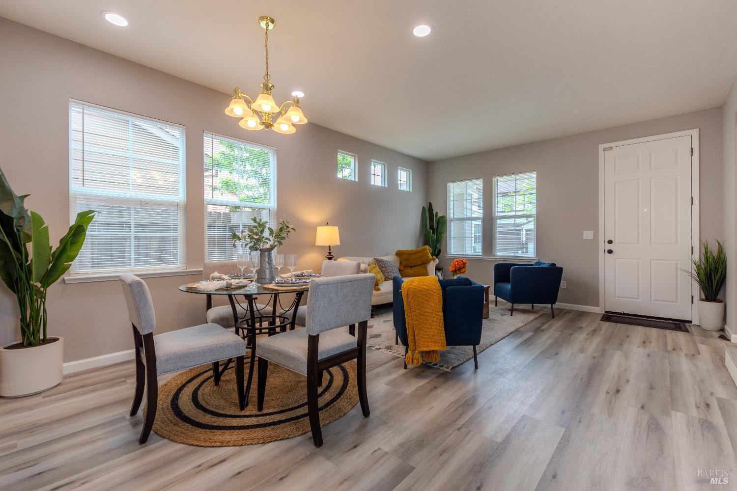 Detail Gallery Image 8 of 36 For 1018 Freedom Dr, Suisun City,  CA 94585 - 4 Beds | 2/1 Baths