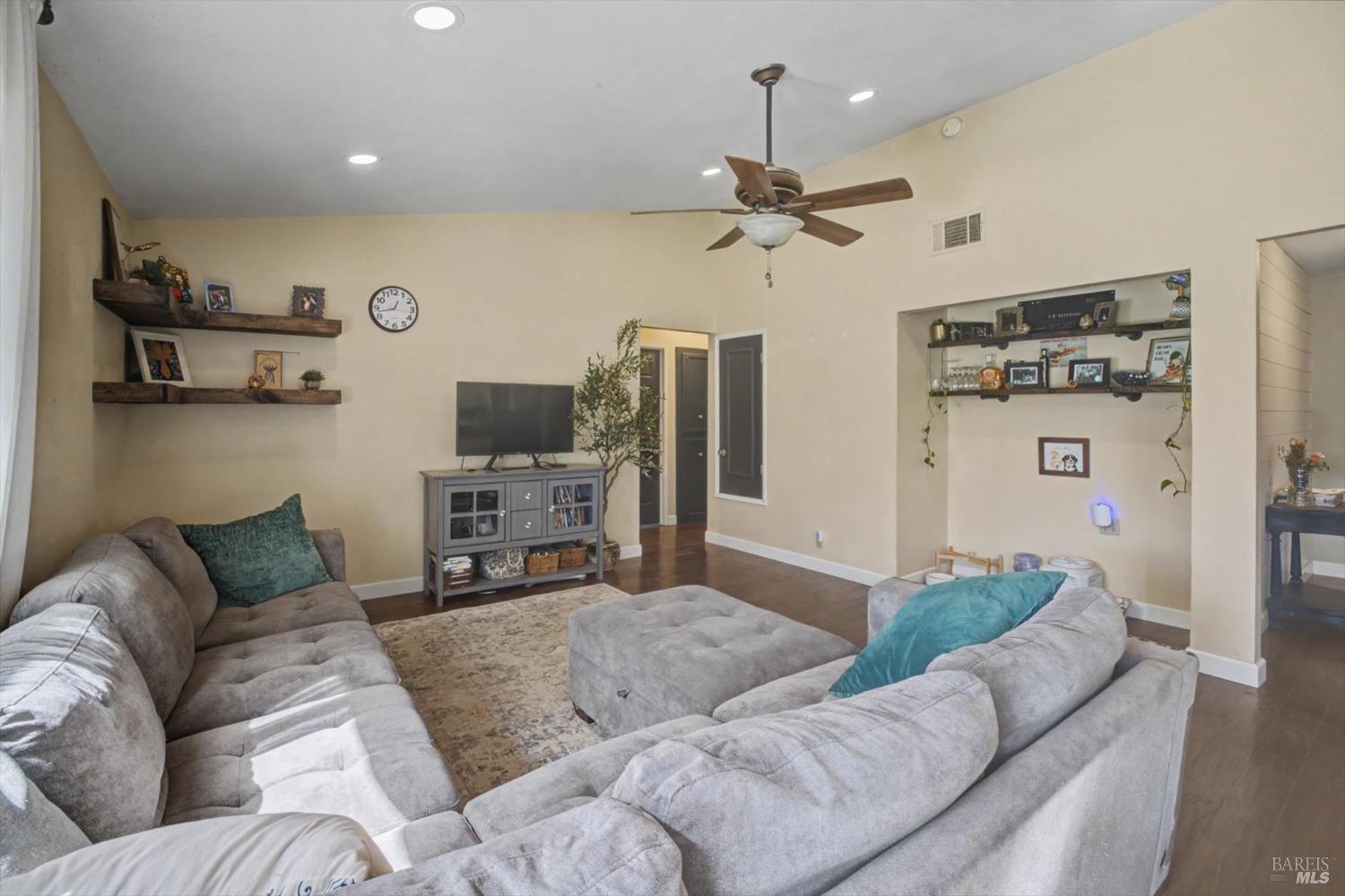 Detail Gallery Image 18 of 68 For 456 Marbella Ln, Vacaville,  CA 95688 - 4 Beds | 2 Baths