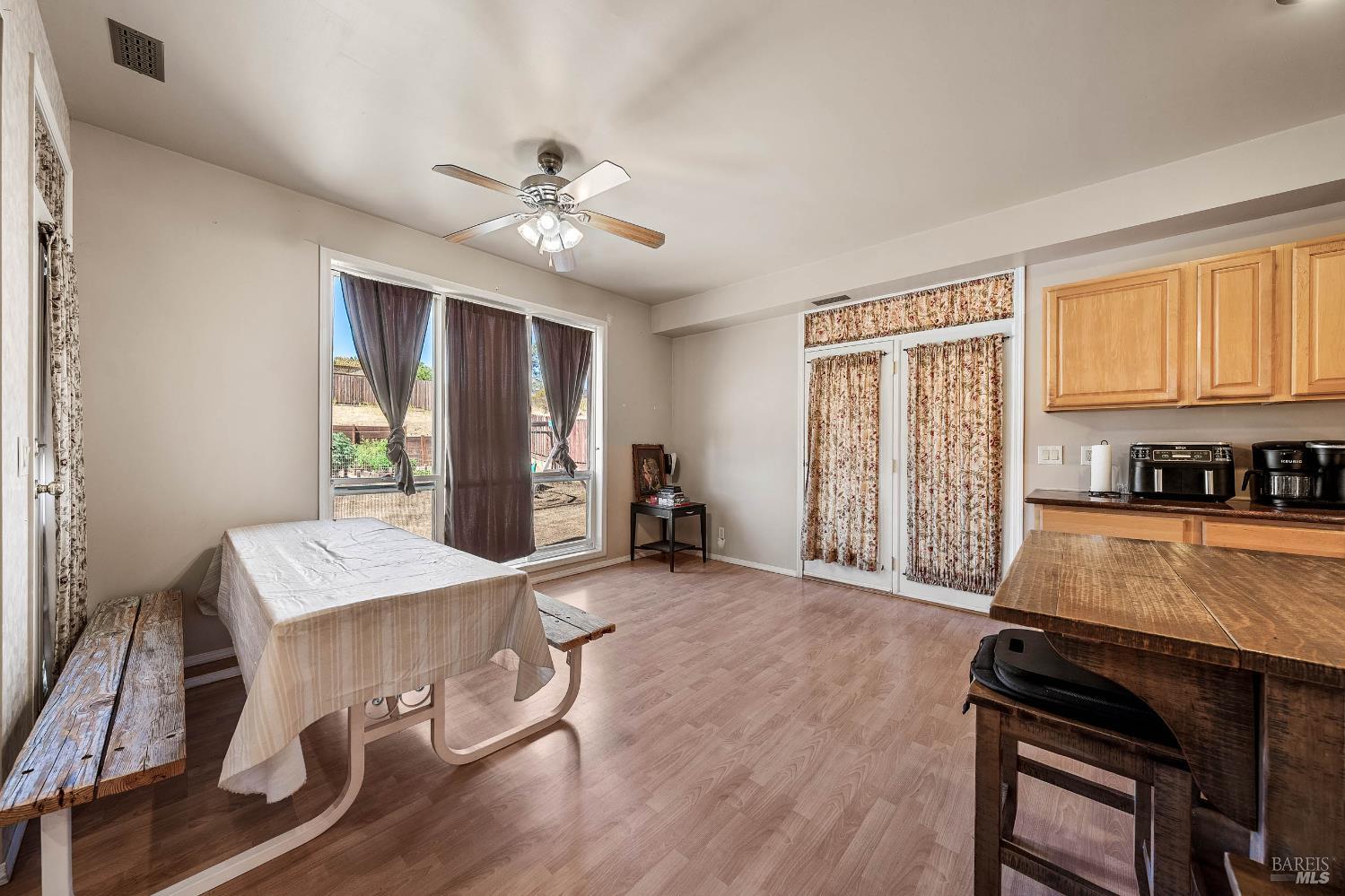 Detail Gallery Image 18 of 55 For 2920 Meadow Creek Rd, Clearlake Oaks,  CA 95423 - 3 Beds | 2 Baths