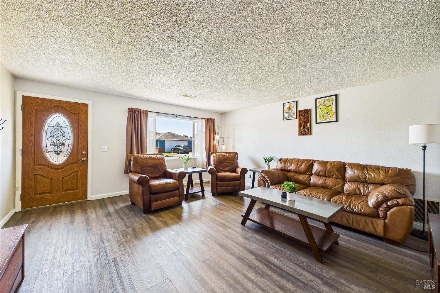 Detail Gallery Image 6 of 40 For 2393 Ohio St, Eureka,  CA 95501 - 3 Beds | 2 Baths