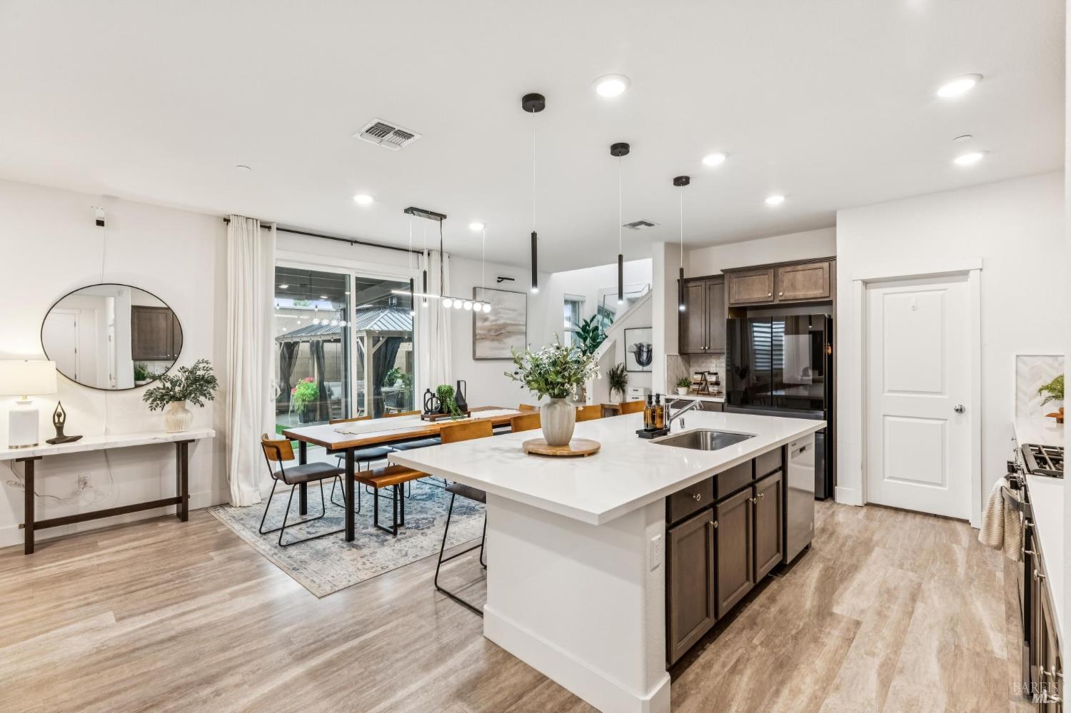 Detail Gallery Image 13 of 52 For 2919 Shaver St, Fairfield,  CA 94533 - 4 Beds | 3 Baths