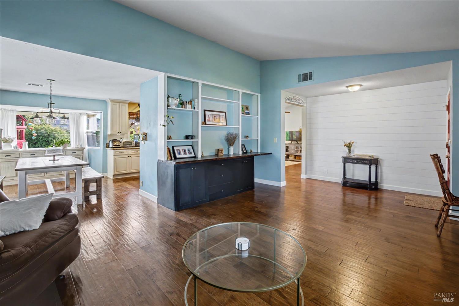 Detail Gallery Image 11 of 68 For 456 Marbella Ln, Vacaville,  CA 95688 - 4 Beds | 2 Baths