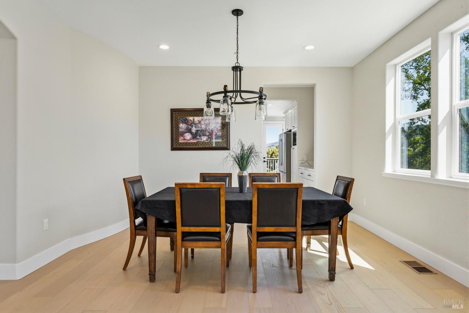 Detail Gallery Image 8 of 57 For 400 Tehuacan Rd, Ukiah,  CA 95482 - 4 Beds | 3 Baths