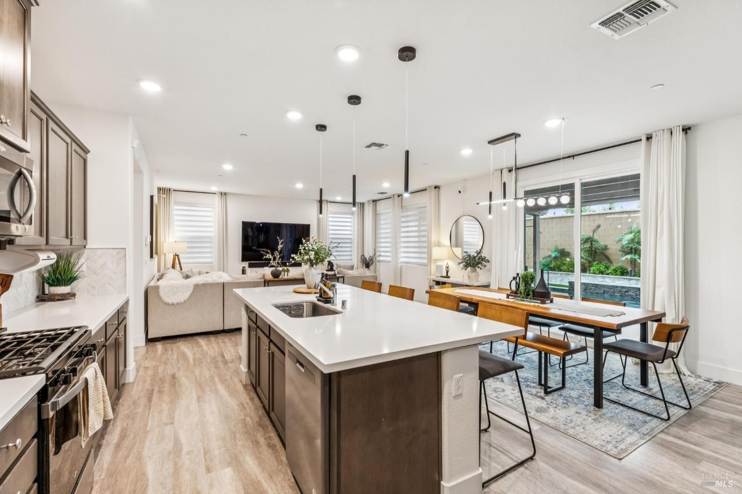 Detail Gallery Image 9 of 52 For 2919 Shaver St, Fairfield,  CA 94533 - 4 Beds | 3 Baths