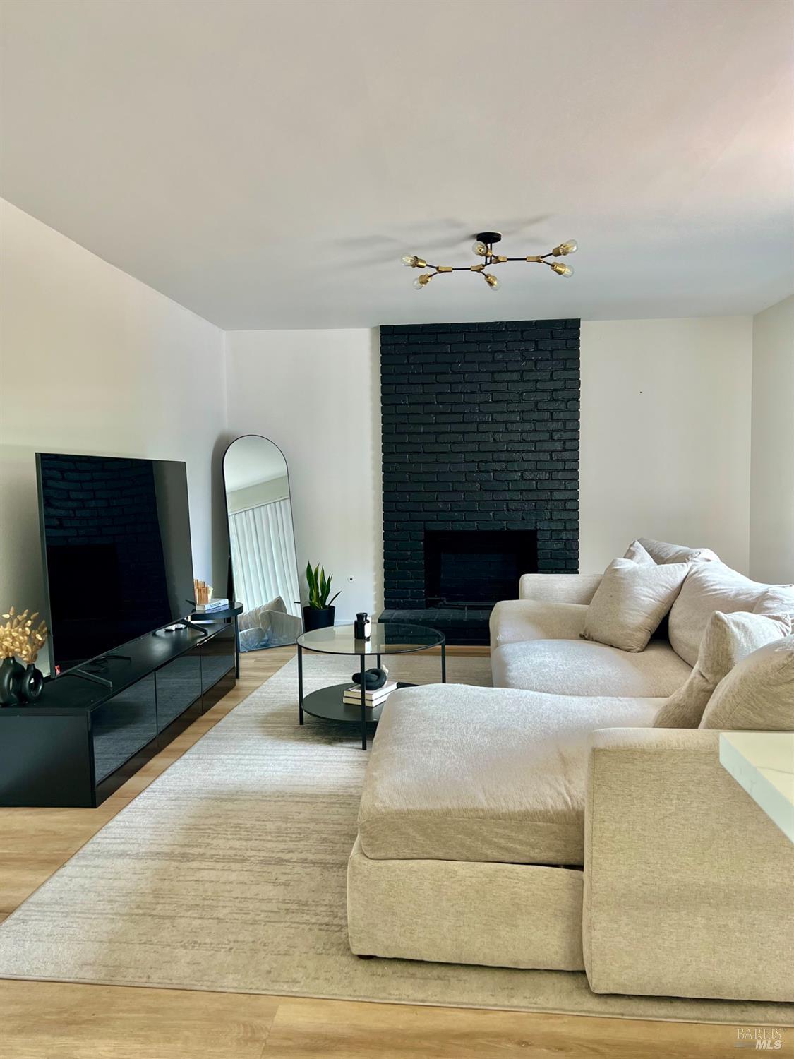 Detail Gallery Image 2 of 18 For 199 Regent Dr, Pittsburg,  CA 94565 - 3 Beds | 2 Baths