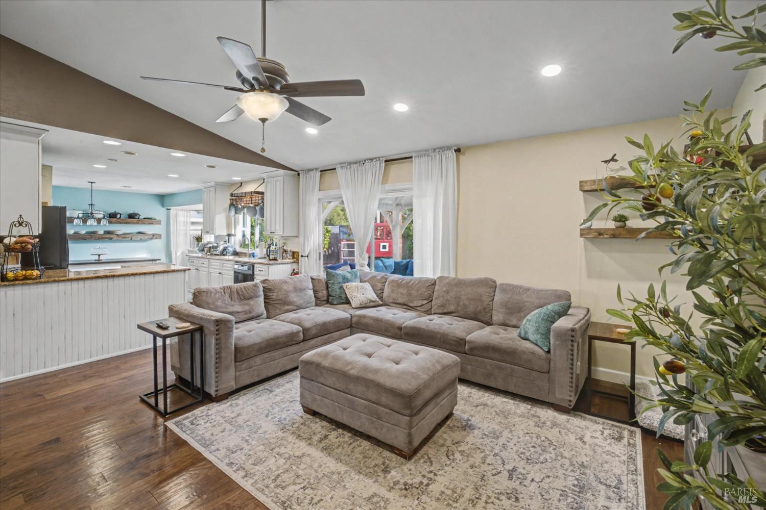 Detail Gallery Image 15 of 68 For 456 Marbella Ln, Vacaville,  CA 95688 - 4 Beds | 2 Baths