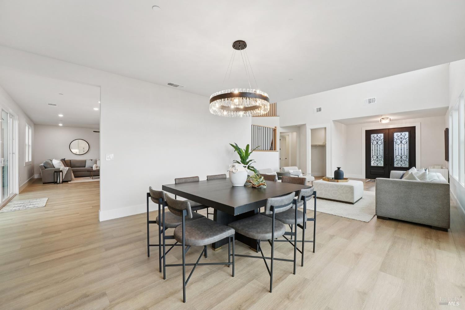 Detail Gallery Image 14 of 80 For 5663 Crystal Dr, Santa Rosa,  CA 95404 - 5 Beds | 3/1 Baths