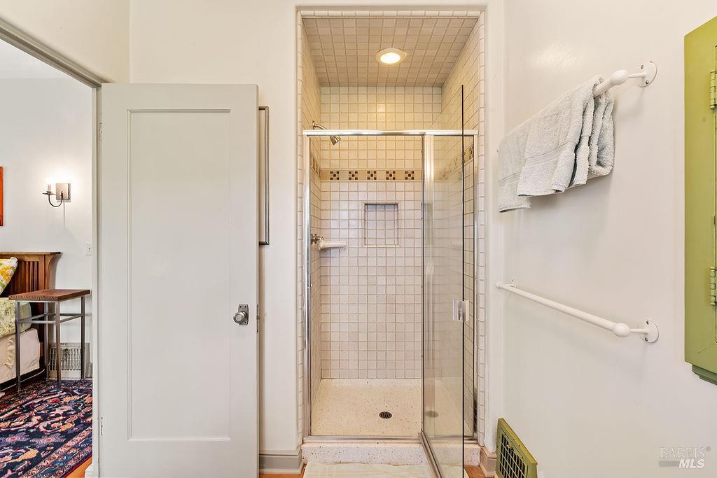 Detail Gallery Image 19 of 72 For 1212 N Fitch Mountain Rd, Healdsburg,  CA 95448 - 5 Beds | 3 Baths