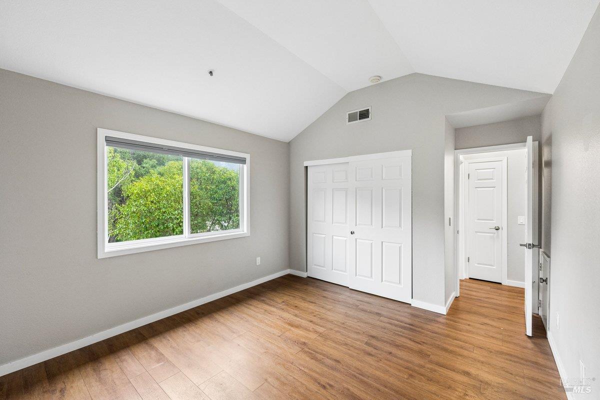 Detail Gallery Image 12 of 14 For 4 Courtney Ln, Mill Valley,  CA 94941 - 3 Beds | 2/1 Baths