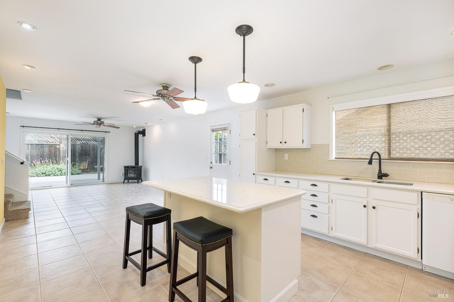 Detail Gallery Image 14 of 47 For 349 Sugar Maple Ln, Windsor,  CA 95492 - 3 Beds | 2 Baths