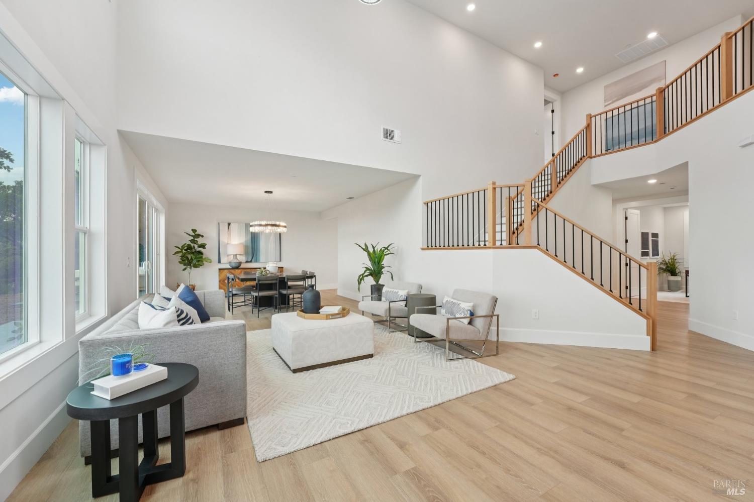 Detail Gallery Image 8 of 80 For 5663 Crystal Dr, Santa Rosa,  CA 95404 - 5 Beds | 3/1 Baths