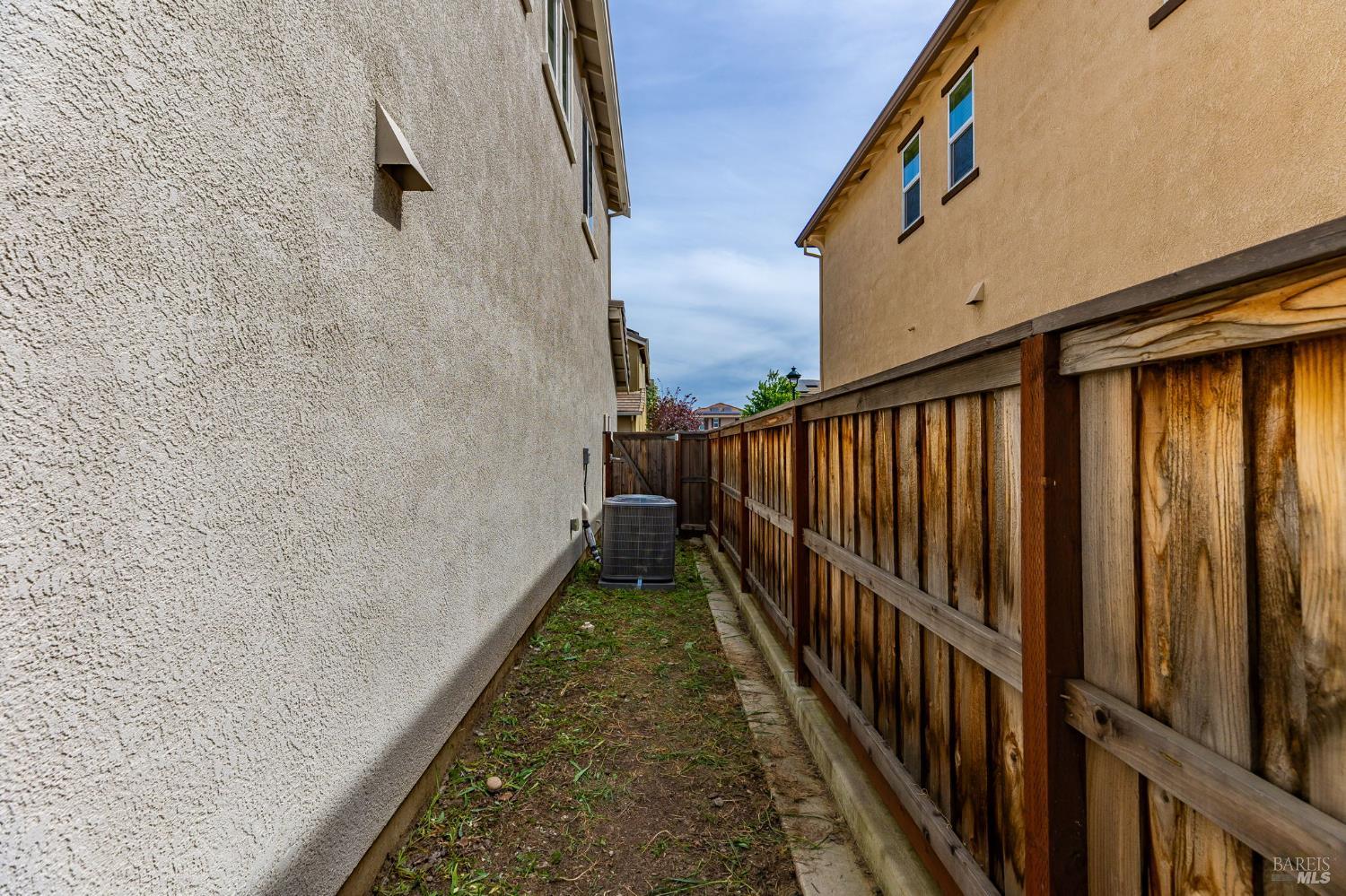 Detail Gallery Image 44 of 64 For 543 Vega Way, Vacaville,  CA 95687 - 3 Beds | 2/1 Baths