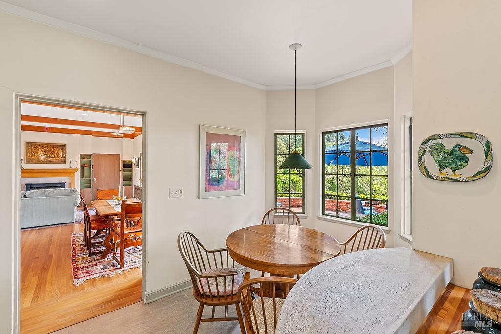 Detail Gallery Image 9 of 72 For 1212 N Fitch Mountain Rd, Healdsburg,  CA 95448 - 5 Beds | 3 Baths