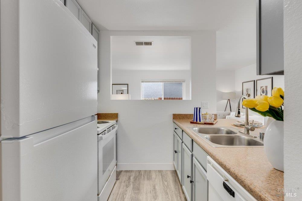 Detail Gallery Image 18 of 87 For 1900 Alice Dr, Vallejo,  CA 94589 - 3 Beds | 2 Baths