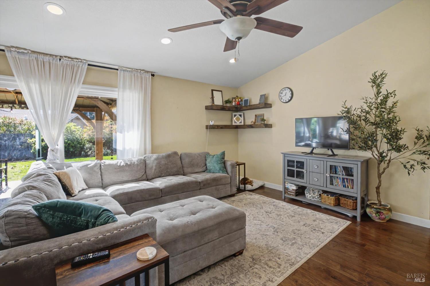 Detail Gallery Image 16 of 68 For 456 Marbella Ln, Vacaville,  CA 95688 - 4 Beds | 2 Baths