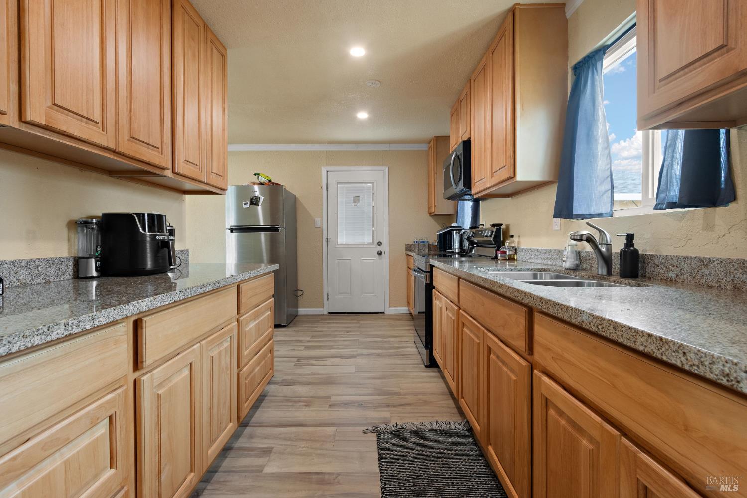 Detail Gallery Image 3 of 17 For 942 5th St, Vallejo,  CA 94590 - 3 Beds | 2 Baths