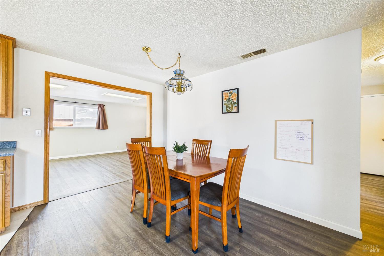 Detail Gallery Image 9 of 40 For 2393 Ohio St, Eureka,  CA 95501 - 3 Beds | 2 Baths