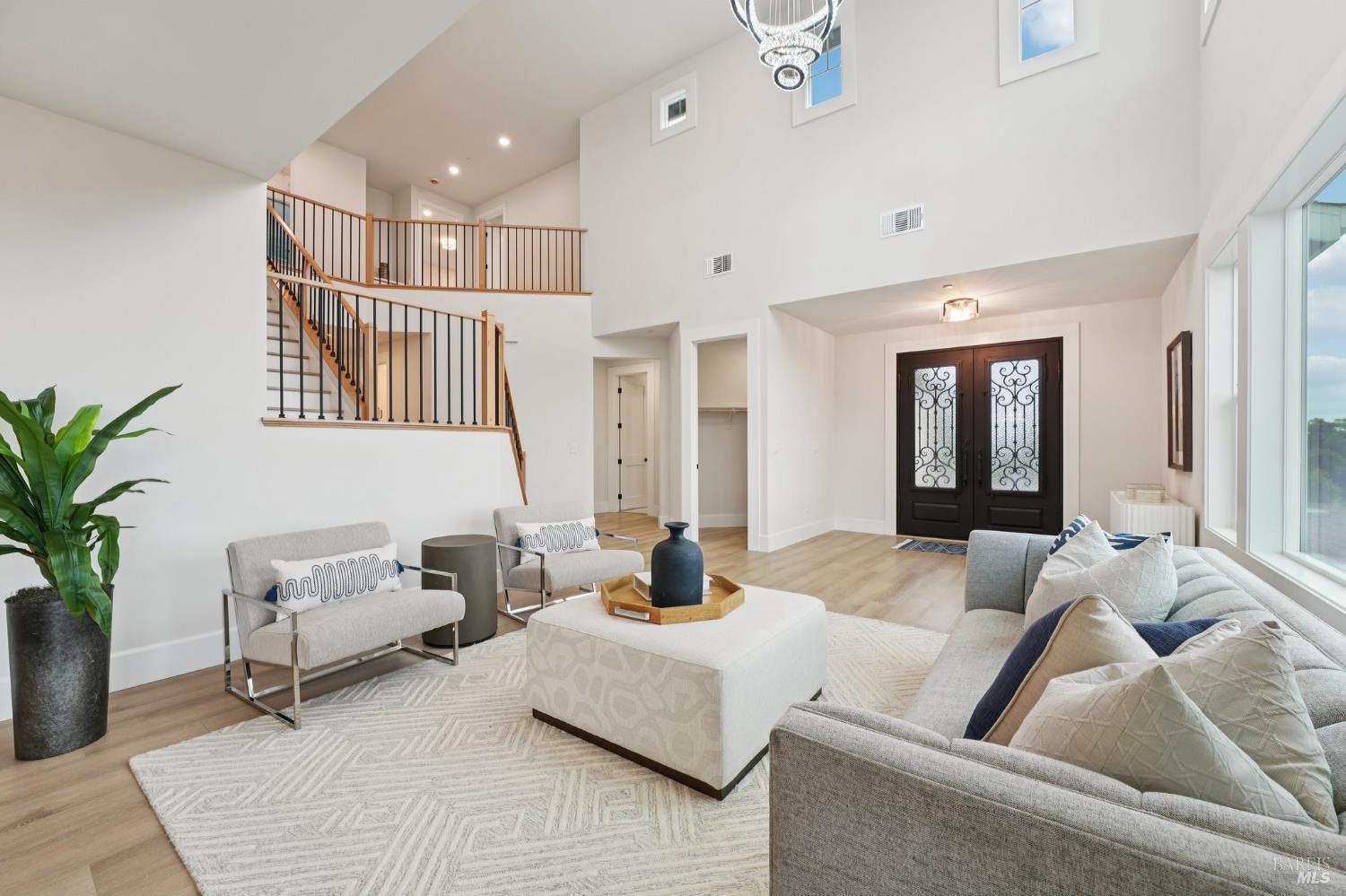 Detail Gallery Image 10 of 80 For 5663 Crystal Dr, Santa Rosa,  CA 95404 - 5 Beds | 3/1 Baths