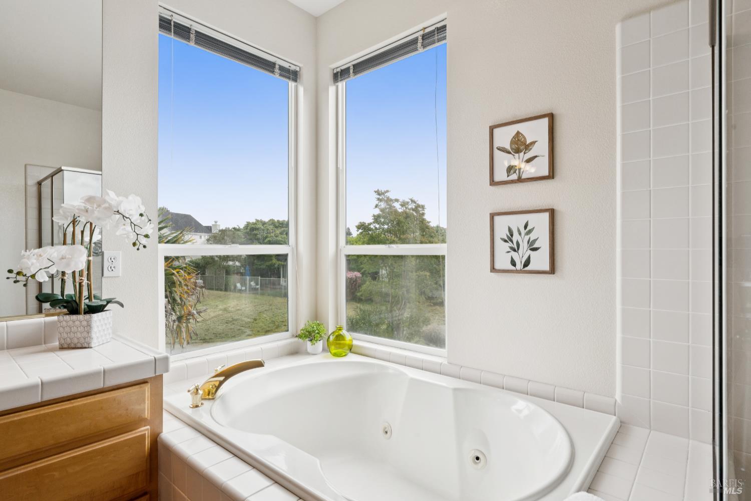 Detail Gallery Image 29 of 49 For 2147 Falcon Ridge Dr, Petaluma,  CA 94954 - 5 Beds | 2/1 Baths