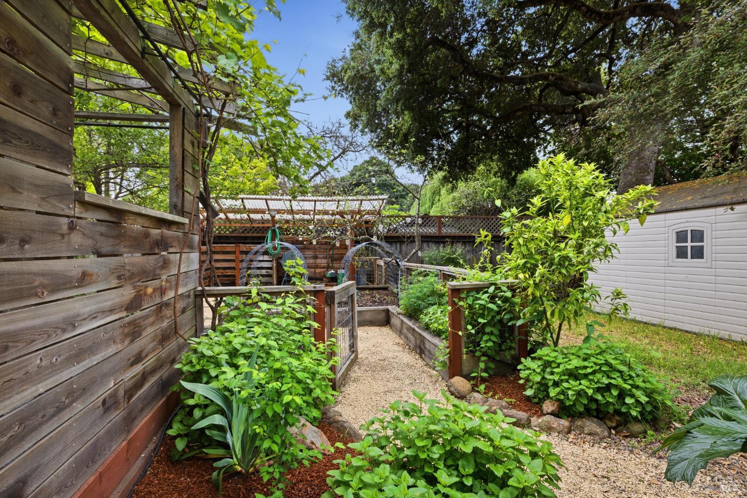 Detail Gallery Image 21 of 41 For 640 Charles St, Santa Rosa,  CA 95404 - 2 Beds | 1 Baths