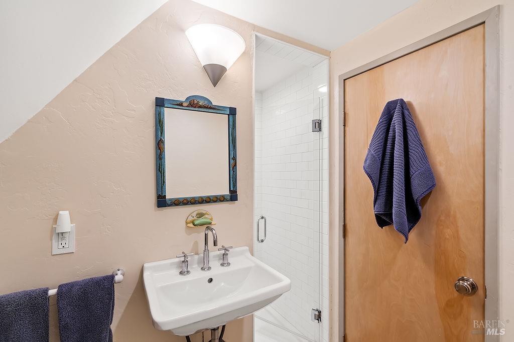 Detail Gallery Image 35 of 72 For 1212 N Fitch Mountain Rd, Healdsburg,  CA 95448 - 5 Beds | 3 Baths