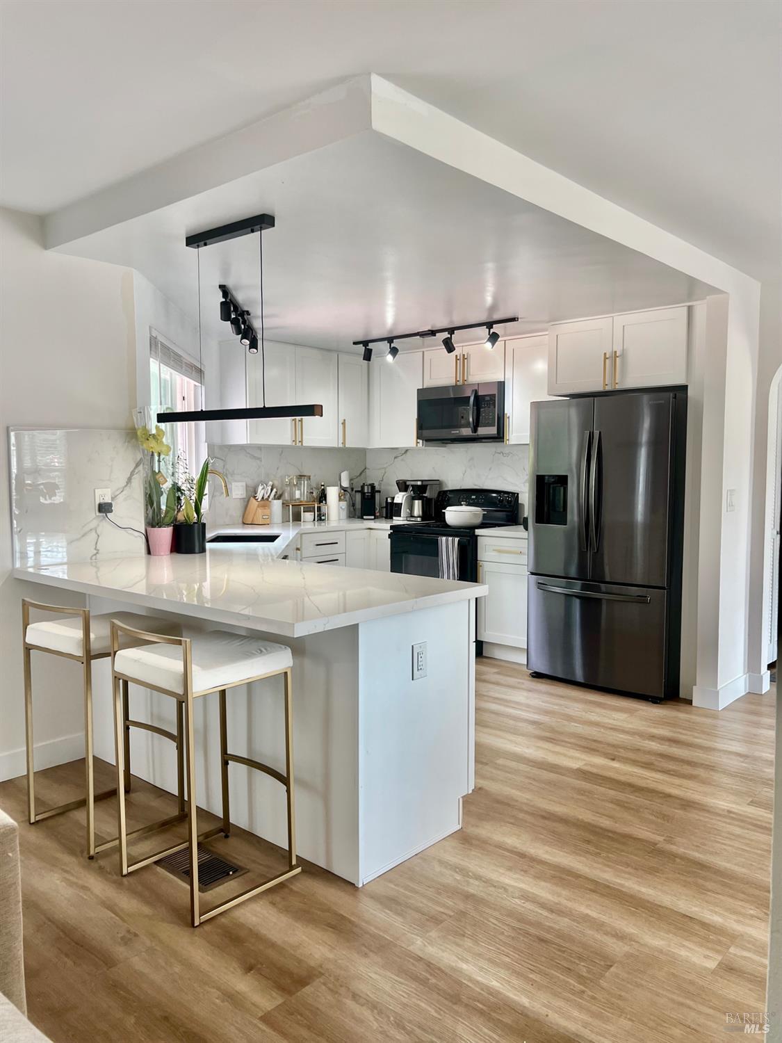 Detail Gallery Image 4 of 18 For 199 Regent Dr, Pittsburg,  CA 94565 - 3 Beds | 2 Baths