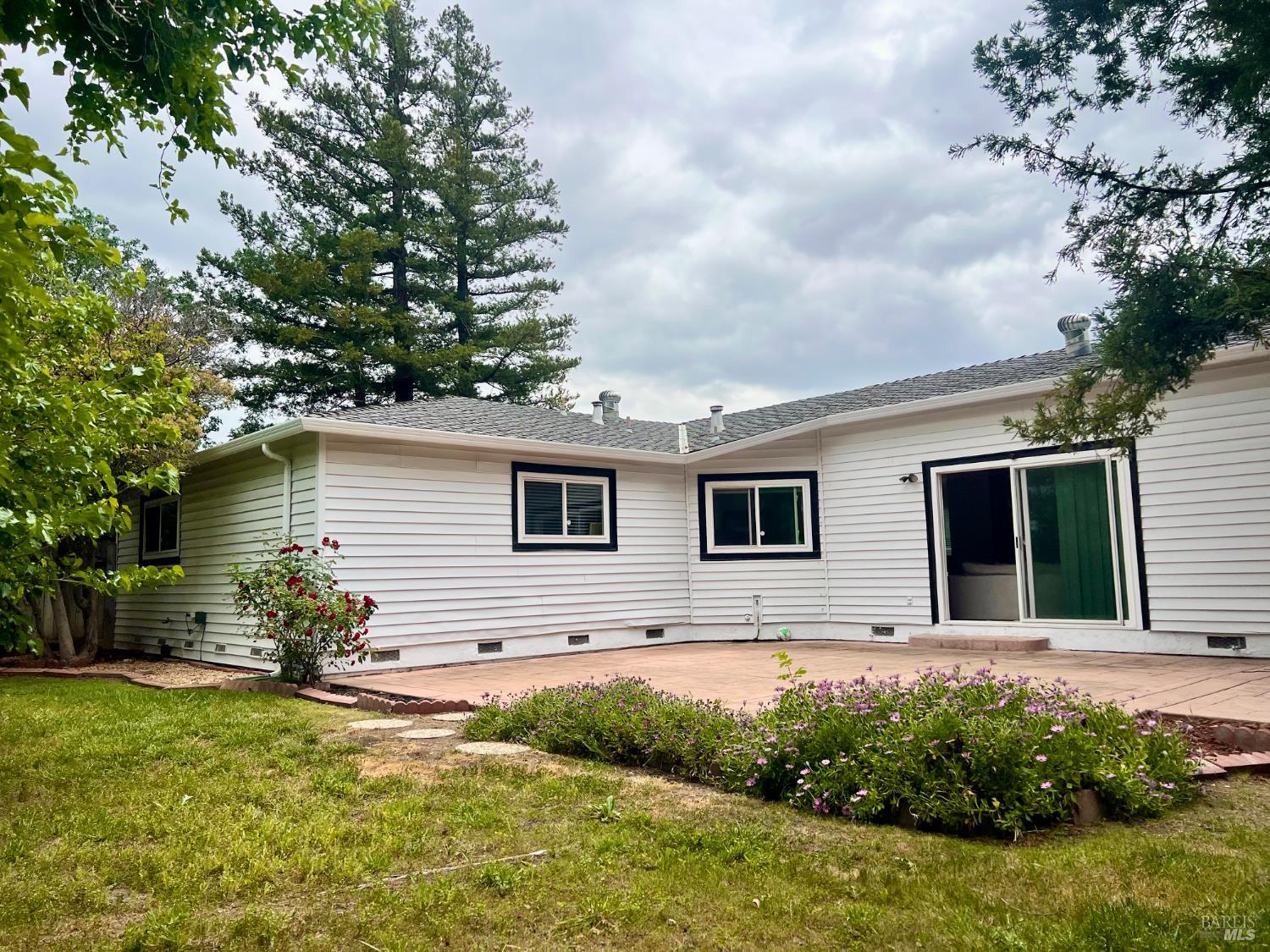 Detail Gallery Image 13 of 18 For 199 Regent Dr, Pittsburg,  CA 94565 - 3 Beds | 2 Baths