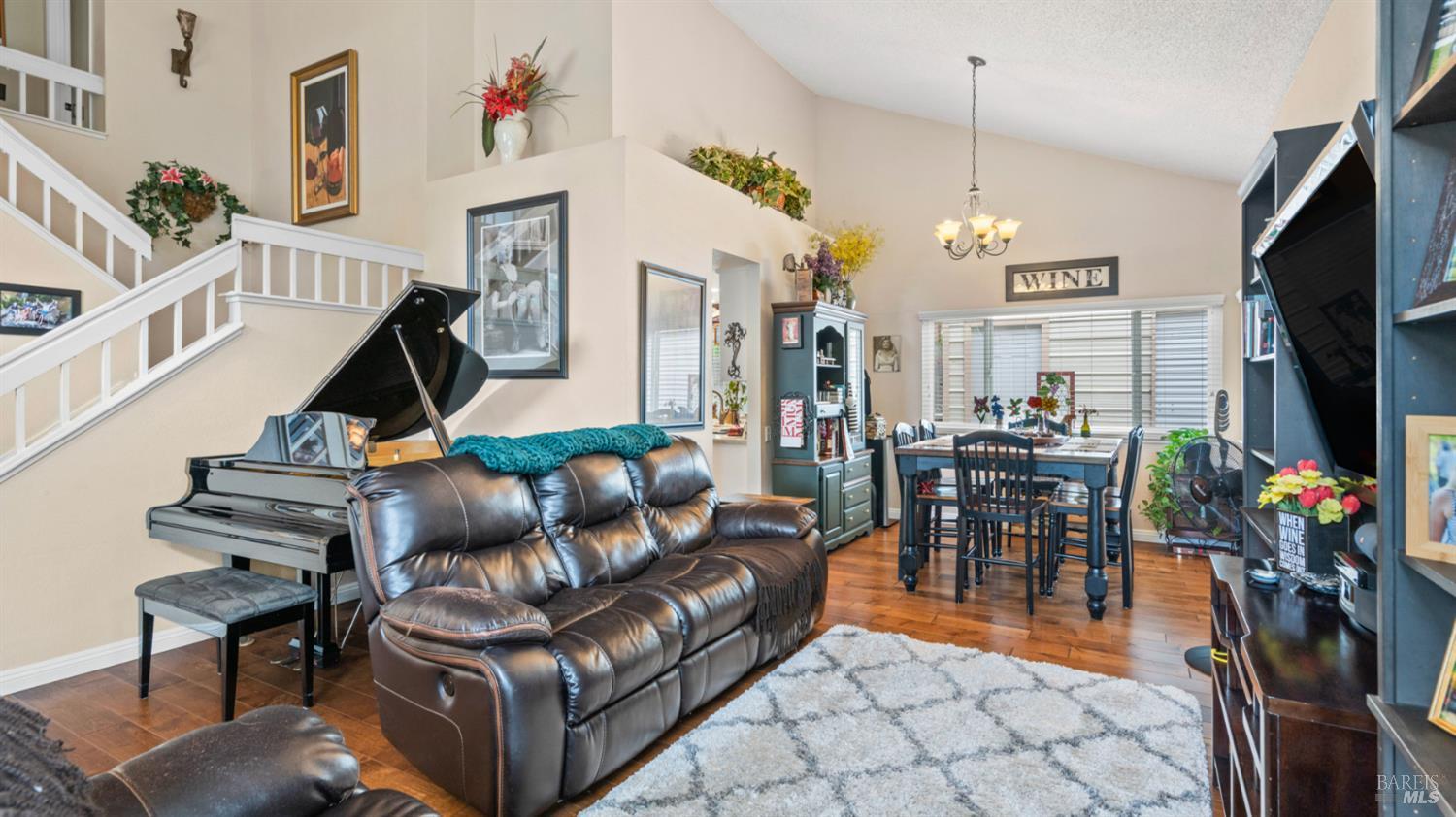 Detail Gallery Image 12 of 72 For 606 Sunnyvale Pl, Vacaville,  CA 95687 - 5 Beds | 2/1 Baths