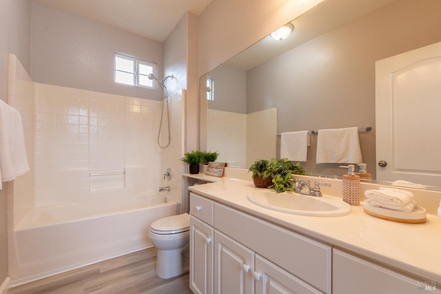 Detail Gallery Image 16 of 36 For 1018 Freedom Dr, Suisun City,  CA 94585 - 4 Beds | 2/1 Baths