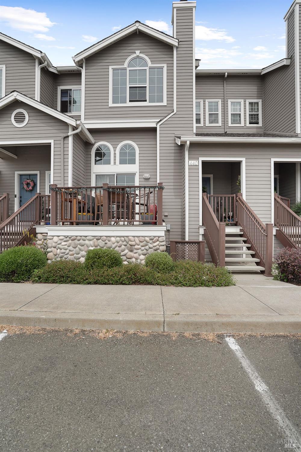 Detail Gallery Image 2 of 43 For 440 E E St, Benicia,  CA 94510 - 2 Beds | 2/1 Baths