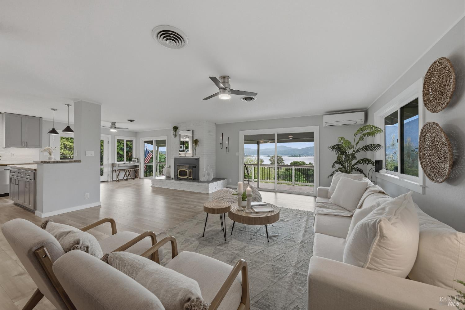 Detail Gallery Image 4 of 52 For 9480 Glenhaven Dr, Glenhaven,  CA 95443 - 2 Beds | 2 Baths