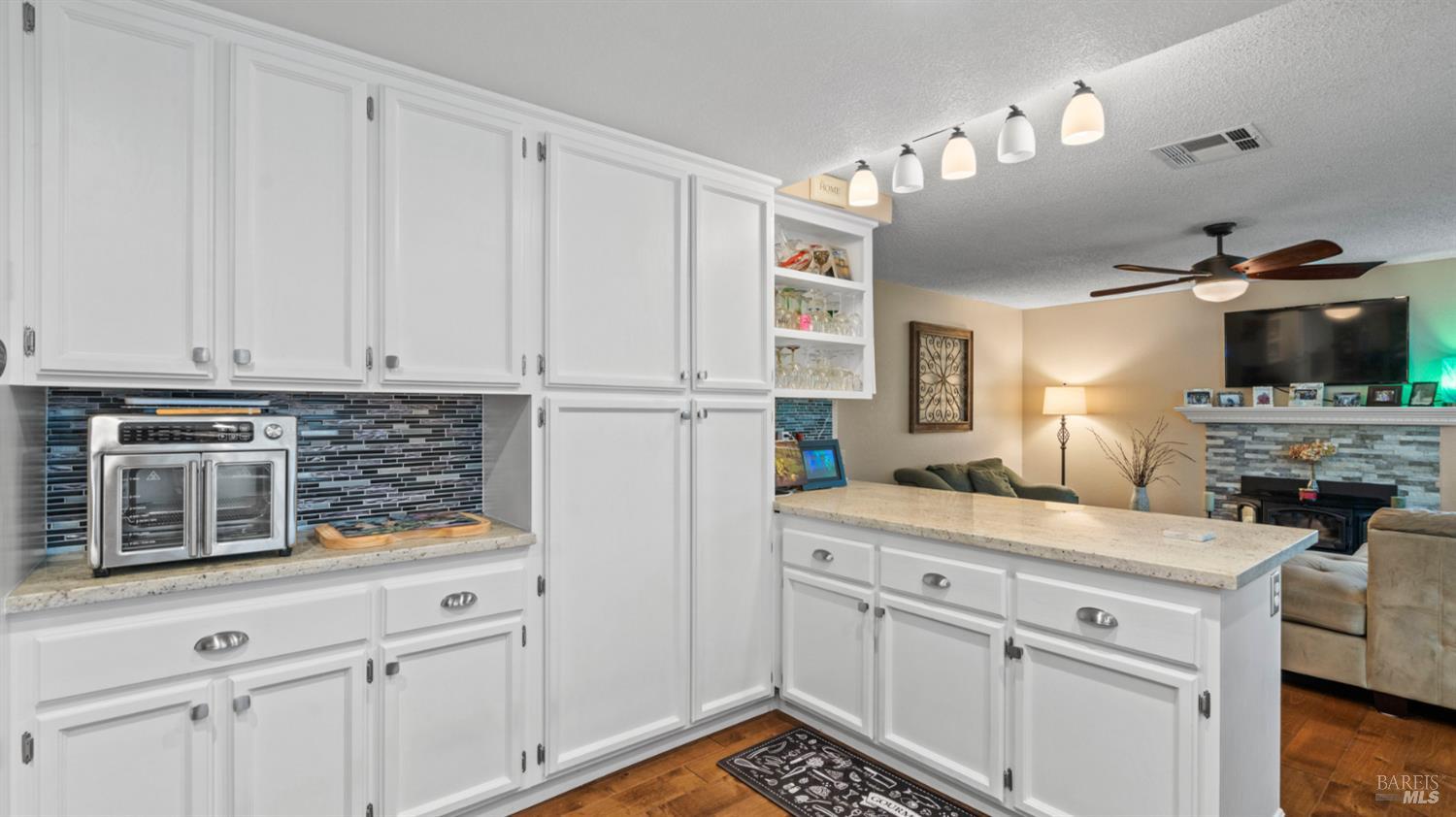 Detail Gallery Image 20 of 72 For 606 Sunnyvale Pl, Vacaville,  CA 95687 - 5 Beds | 2/1 Baths